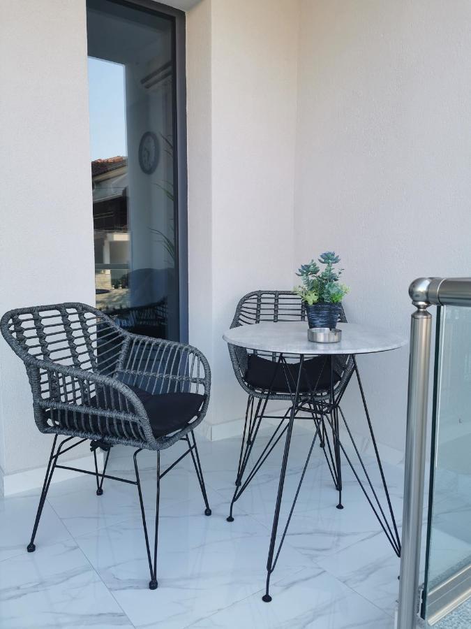 Armonia Luxury Suites Vrasná Eksteriør bilde